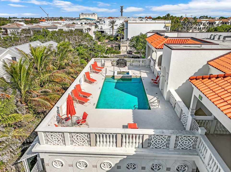 555 5th Ave S, Naples, FL 34102