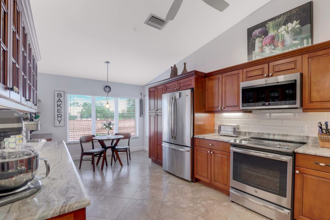 2395 Hidden Lake Dr #8, Naples, FL 34112