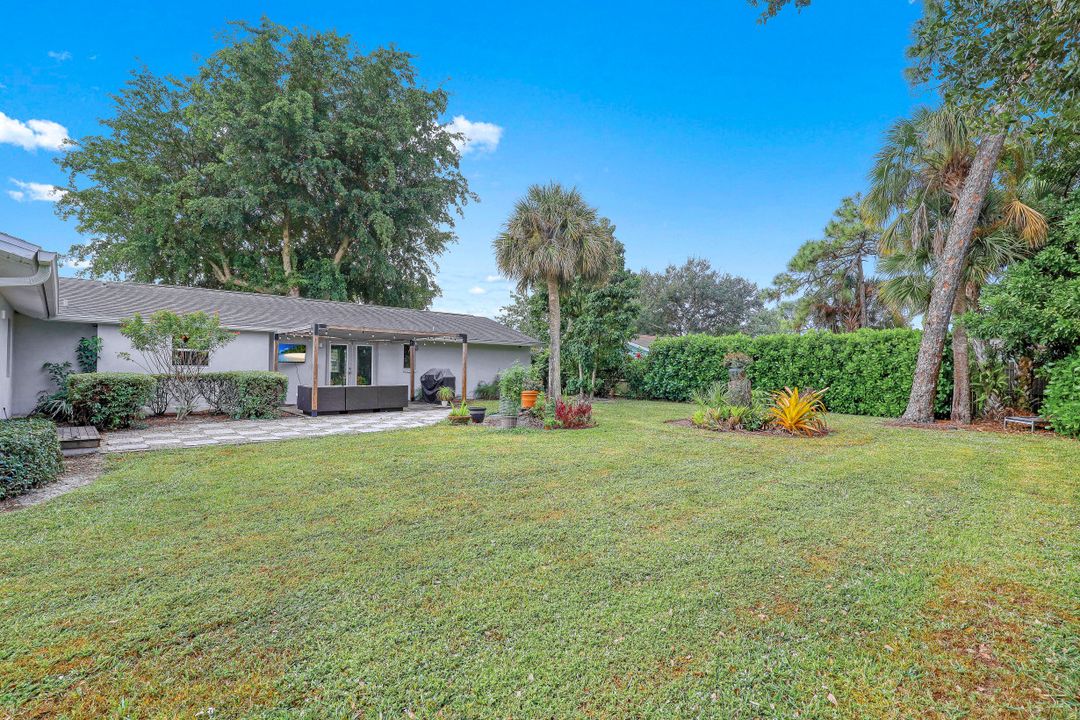 2697 Outrigger Ln, Naples, FL 34104