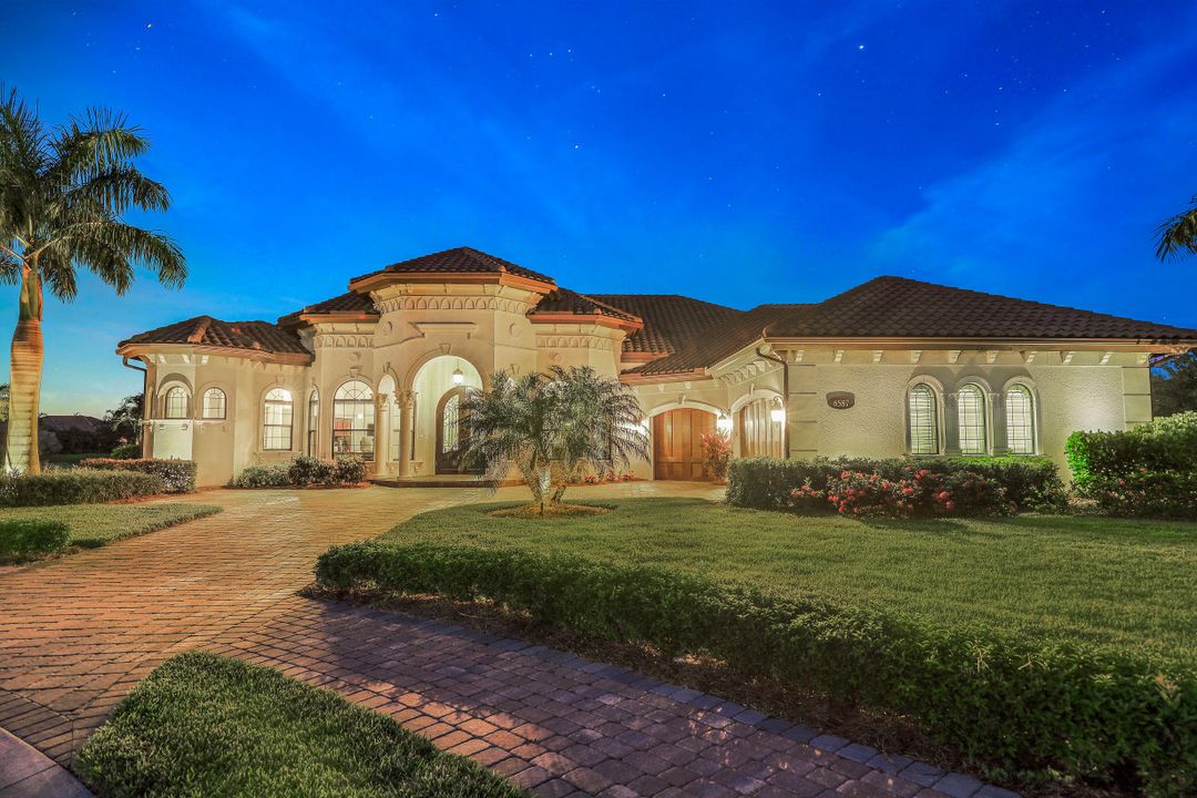 6587 Barbera Ln, Naples, FL 34113