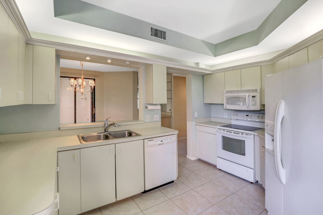 6510 Valen Way #B-302, Naples, FL 34108