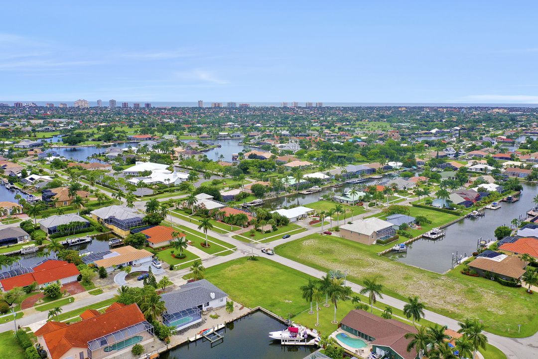 295 Grapewood Ct, Marco Island, FL 34145