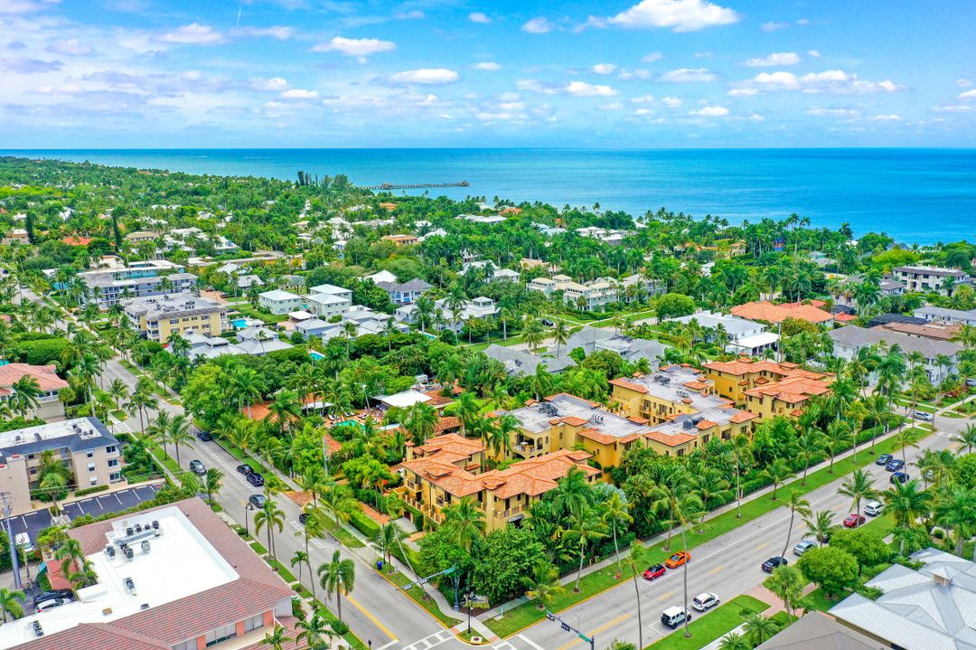 270 5th Ave S #H-2, Naples, FL 34102