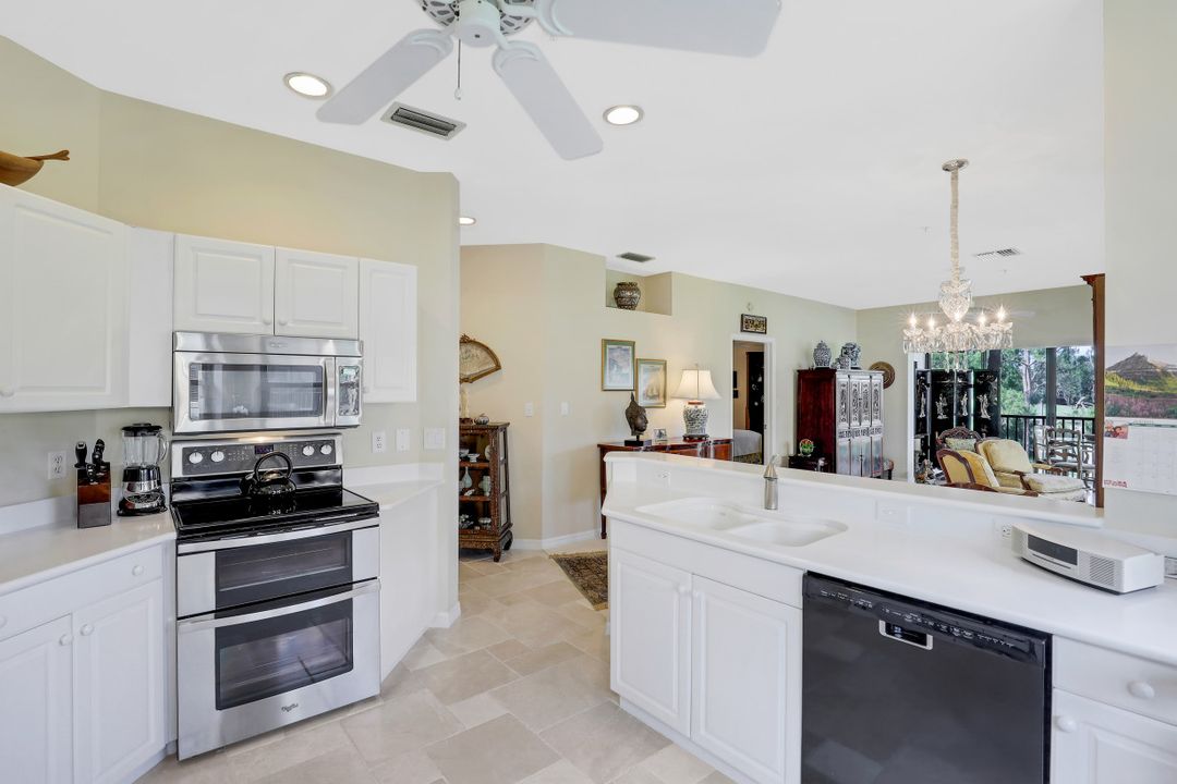 220 Vintage Cir #205, Naples, FL 34119