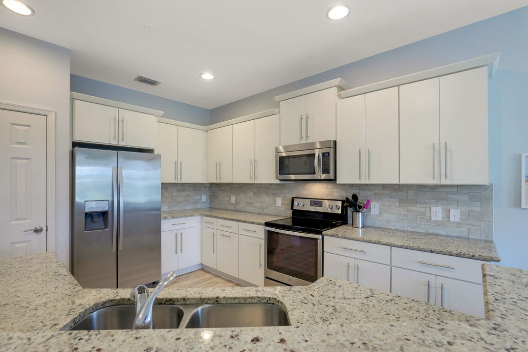 8843 Nautical Landing Cir #101, Naples, FL 34120