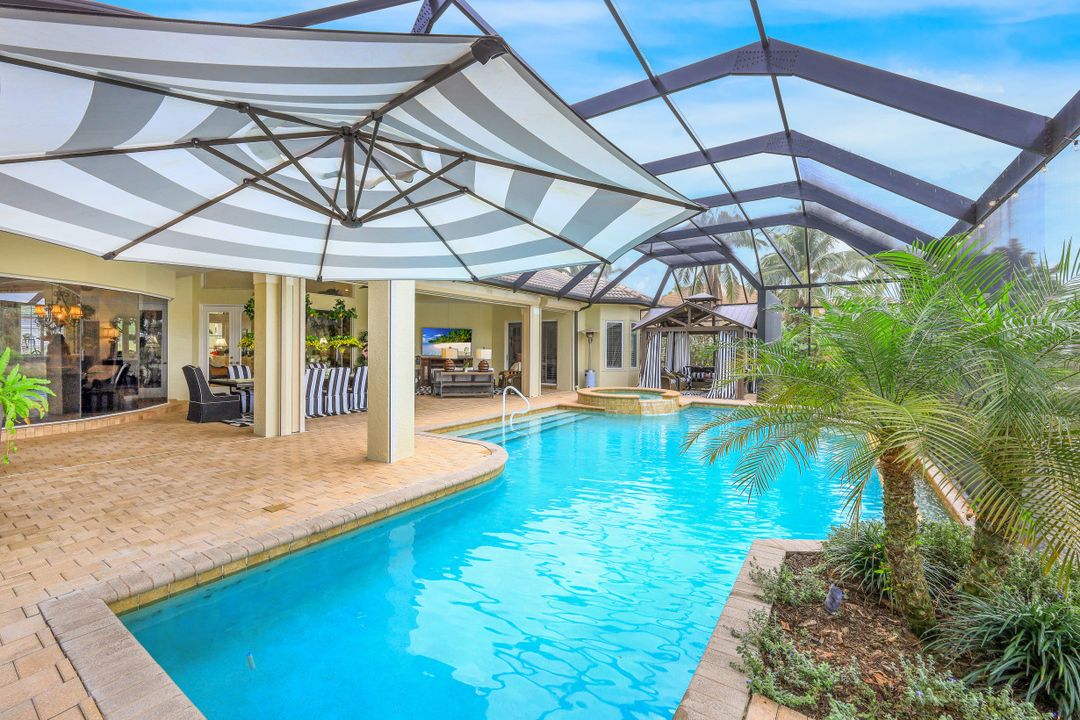 313 Chancery Cir, Naples, FL 34110