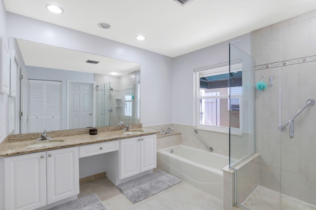 736 Reef Point Cir, Naples, FL 34108