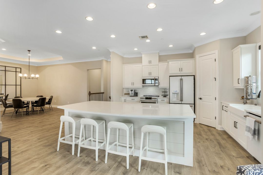 9636 Montelanico Loop #201, Naples, FL 34119