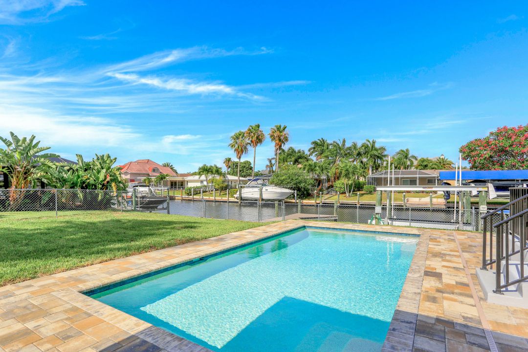 5811 SW 1st Pl, Cape Coral, FL 33914