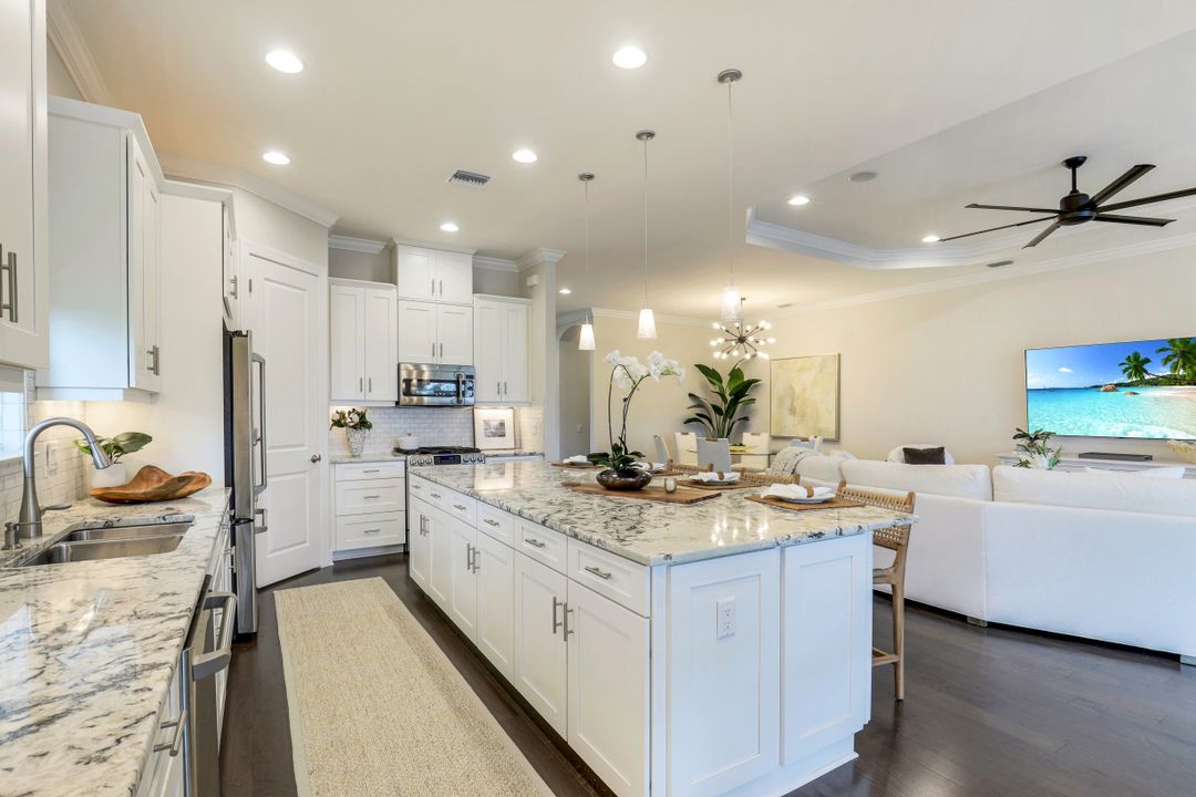 8815 Vaccaro Ct, Naples, FL 34119