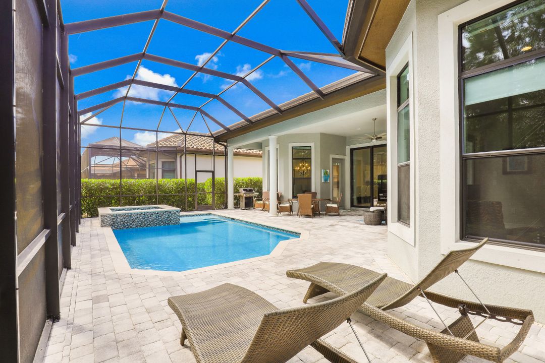 7497 Lantana Cir, Naples, FL 34119