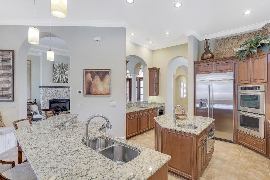 10610 Via Milano Dr, Miromar Lakes, FL 33913