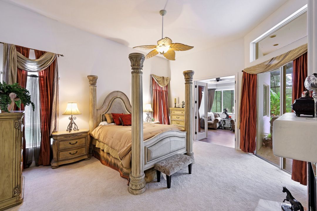 6881 Bottlebrush Ln, Naples, FL 34109