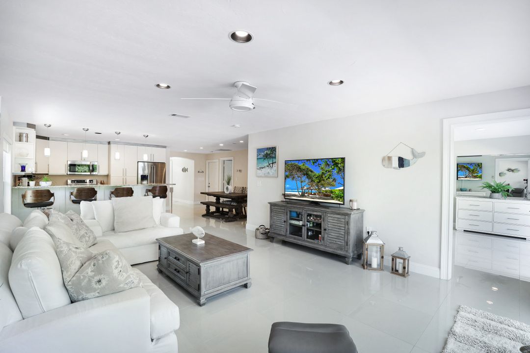 565 98th Ave N, Naples, FL 34108