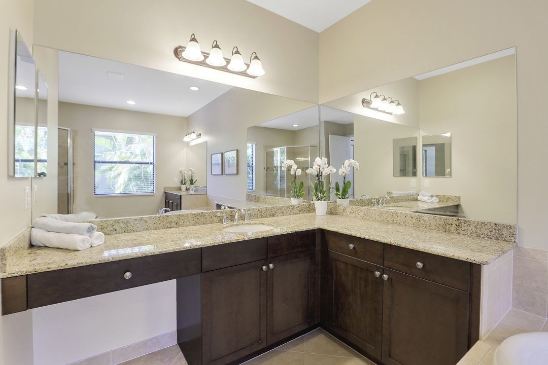 3896 Gibralter Dr, Naples, FL 34119