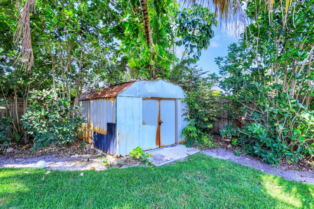 73 Wickliffe Dr, Naples, FL 34110