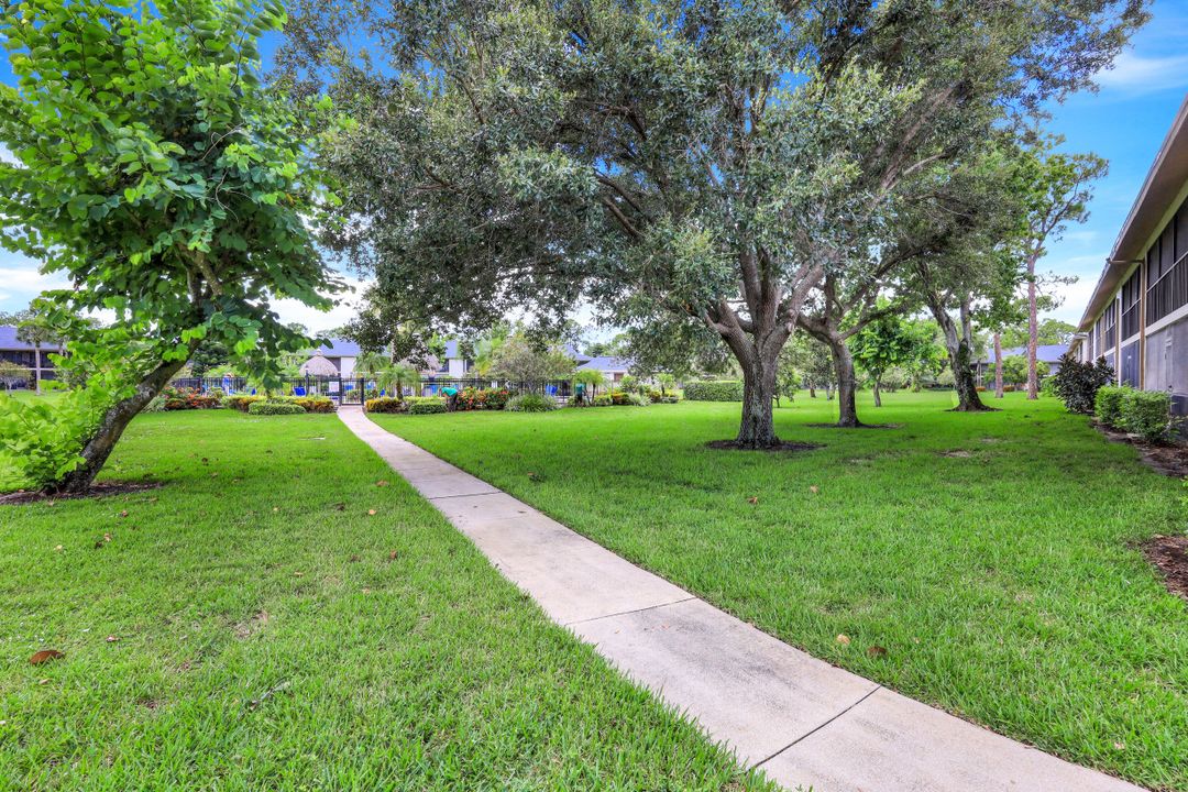 1208 Commonwealth Cir #J-202, Naples, FL 34116