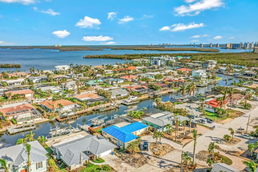 9 Sunview Blvd, Fort Myers Beach, FL 33931