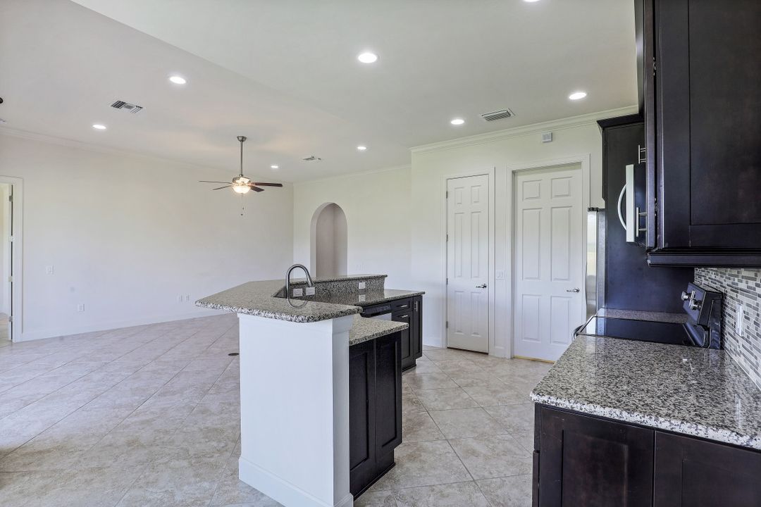 9106 Limestone Ln, Naples, FL 34120