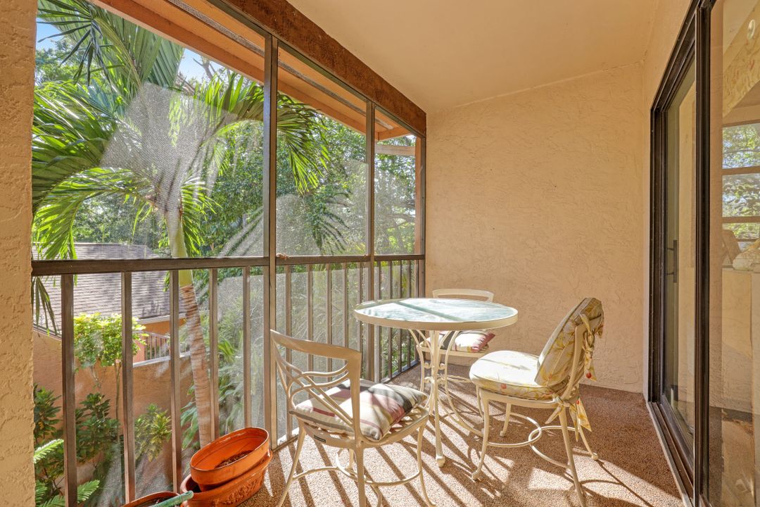 325 Bay Forest Dr #201, Naples, FL 34110