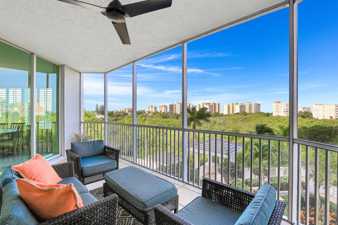 300 Dunes Blvd #Unit 305, Naples, FL 34110