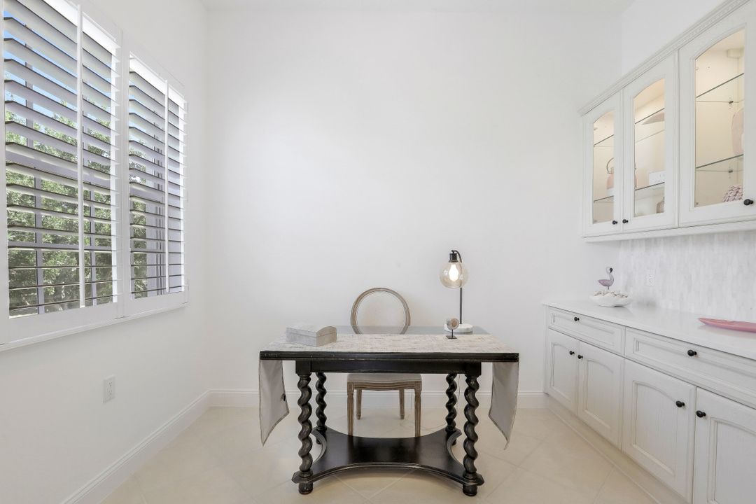 9263 Museo Cir #204, Naples, FL 34114