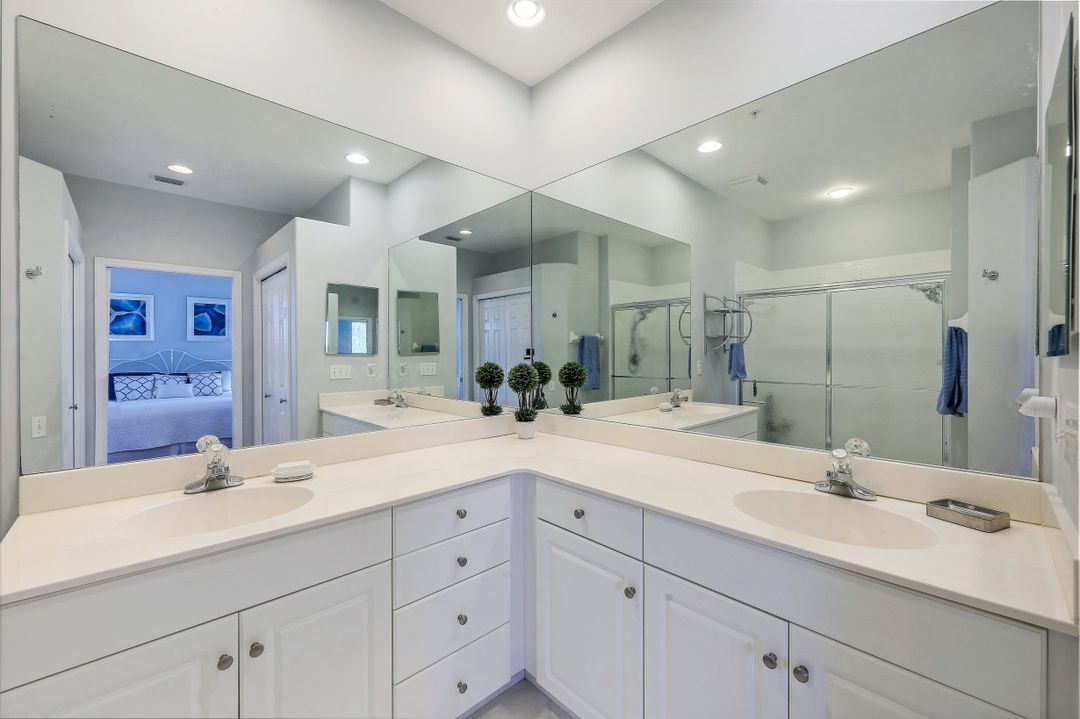 8239 Parkstone Pl #202, Naples, FL 34120