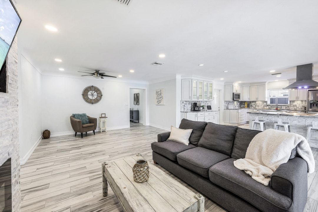 120 79th St S, St. Petersburg, FL 33707