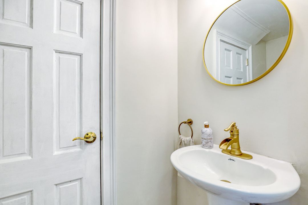 1030 Aqua Ln, Fort Myers, FL 33919