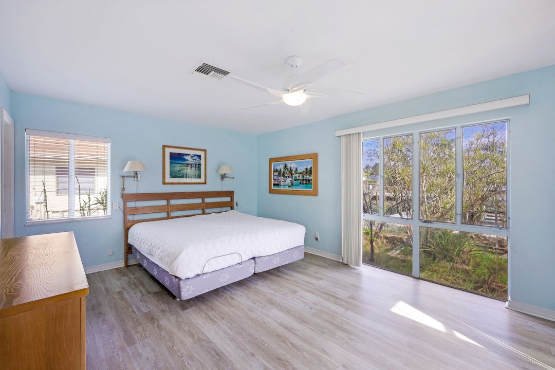 827 Chestnut Ct, Marco Island, FL 34145