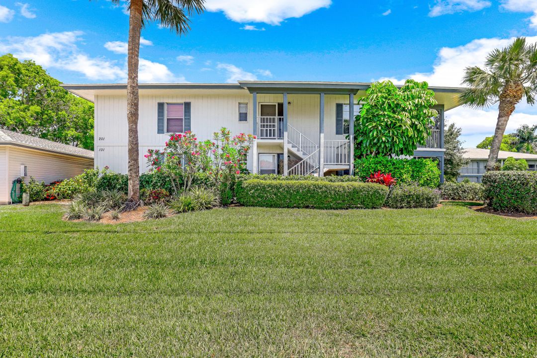 3300 Binnacle Dr #101, Naples, FL 34103