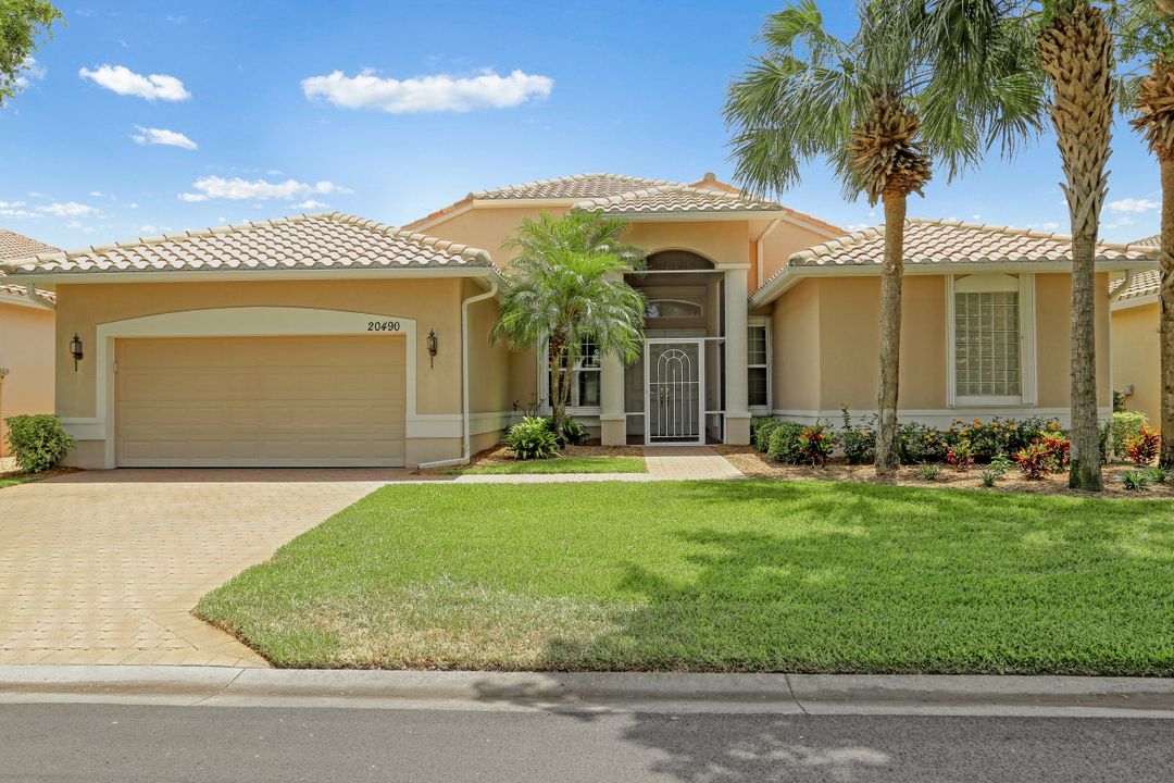 20490 Foxworth Cir, Estero, FL 33928