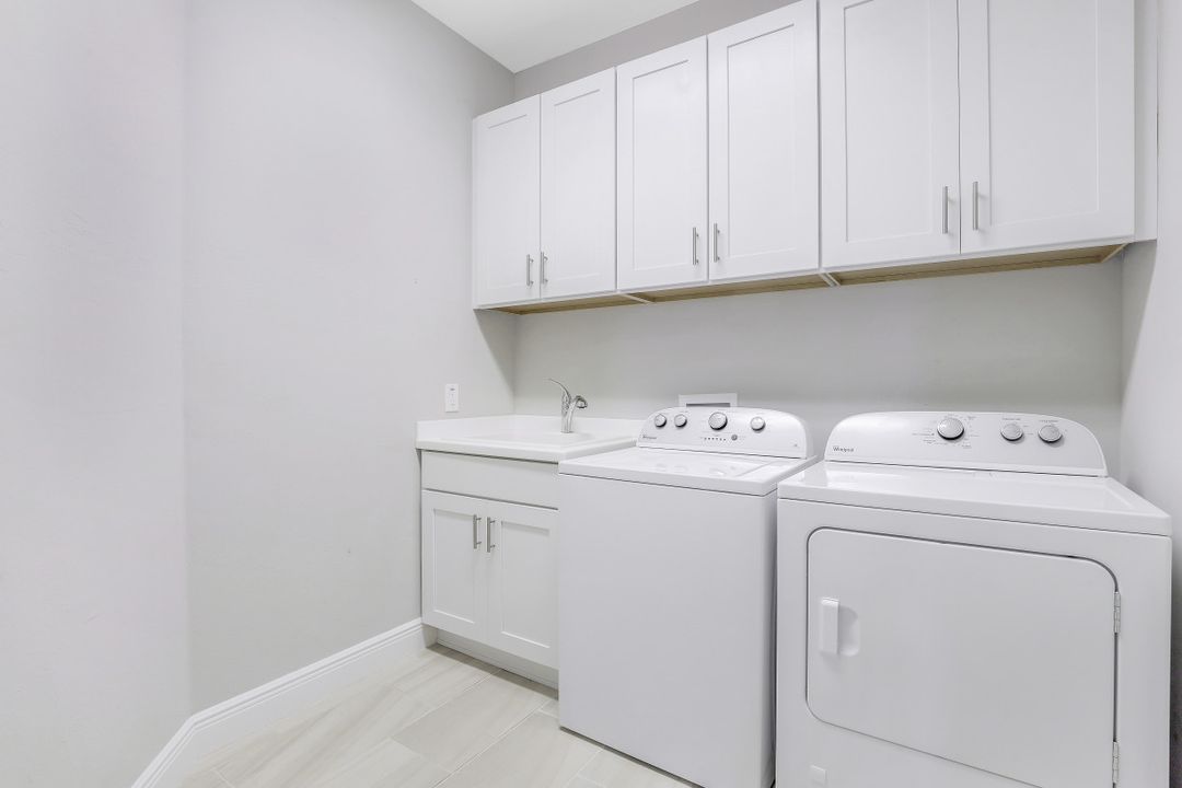 2185 Frangipani Cir, Naples, FL 34120