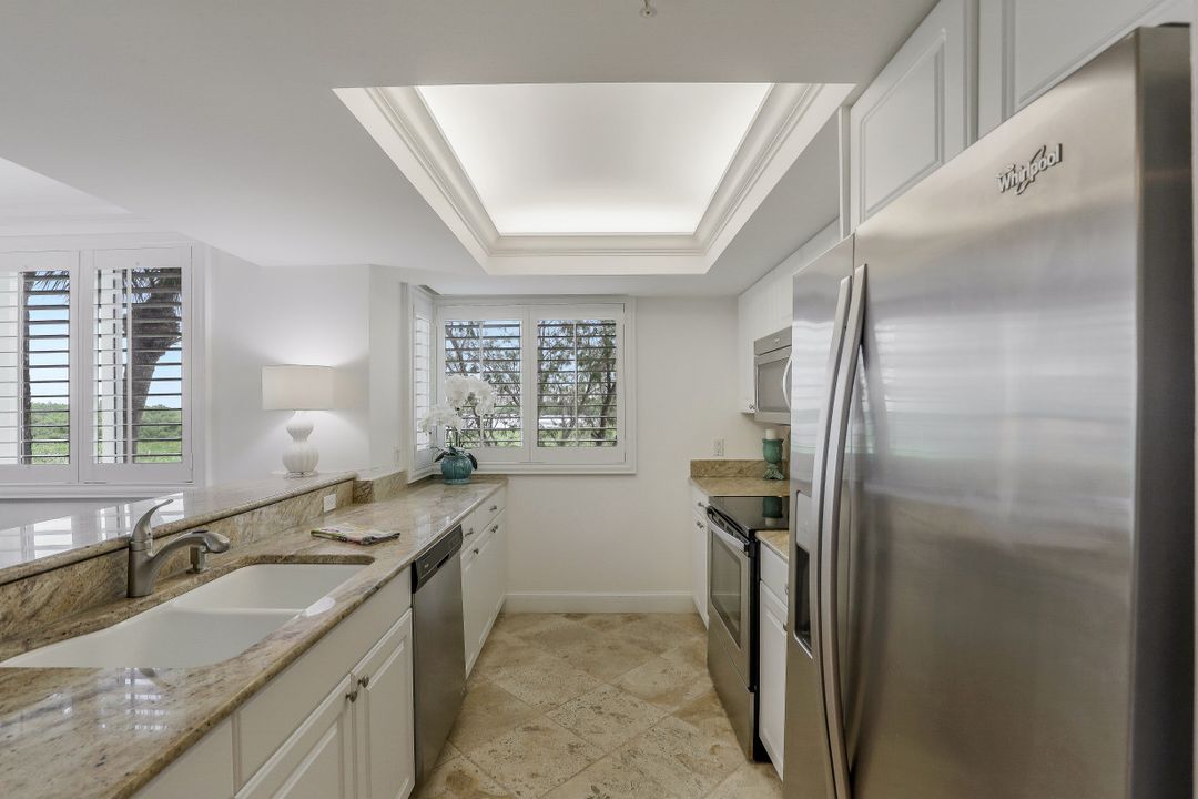 50 Seagate Dr #104, Naples, FL 34103