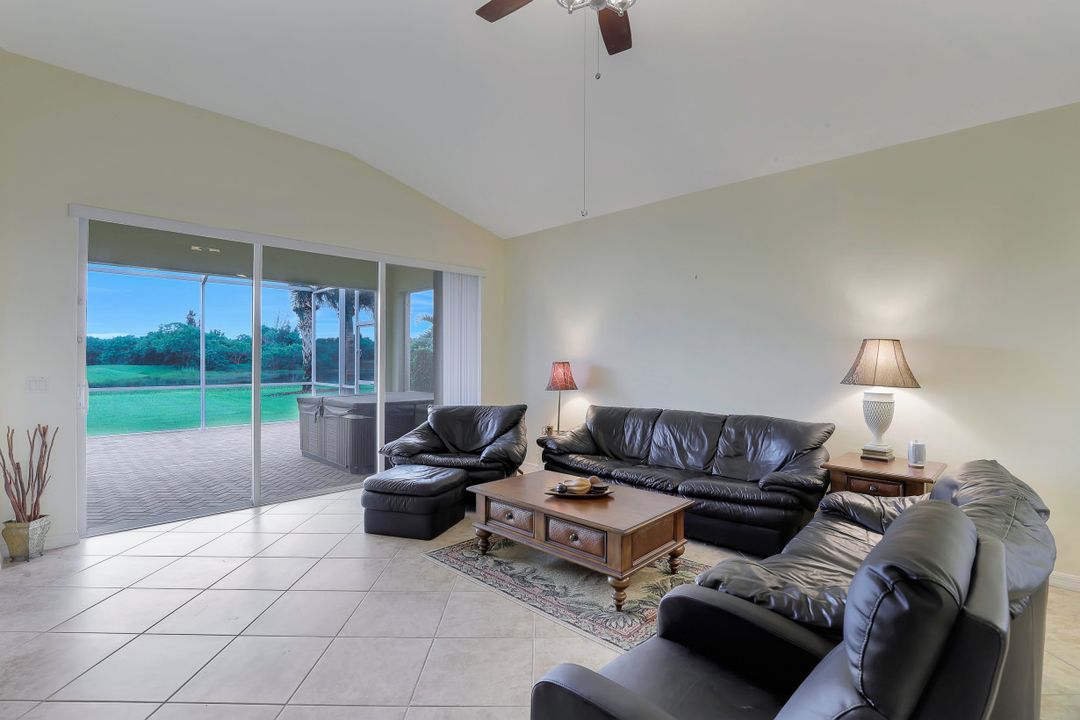 2668 Bellingham Ct, Cape Coral, FL 33991