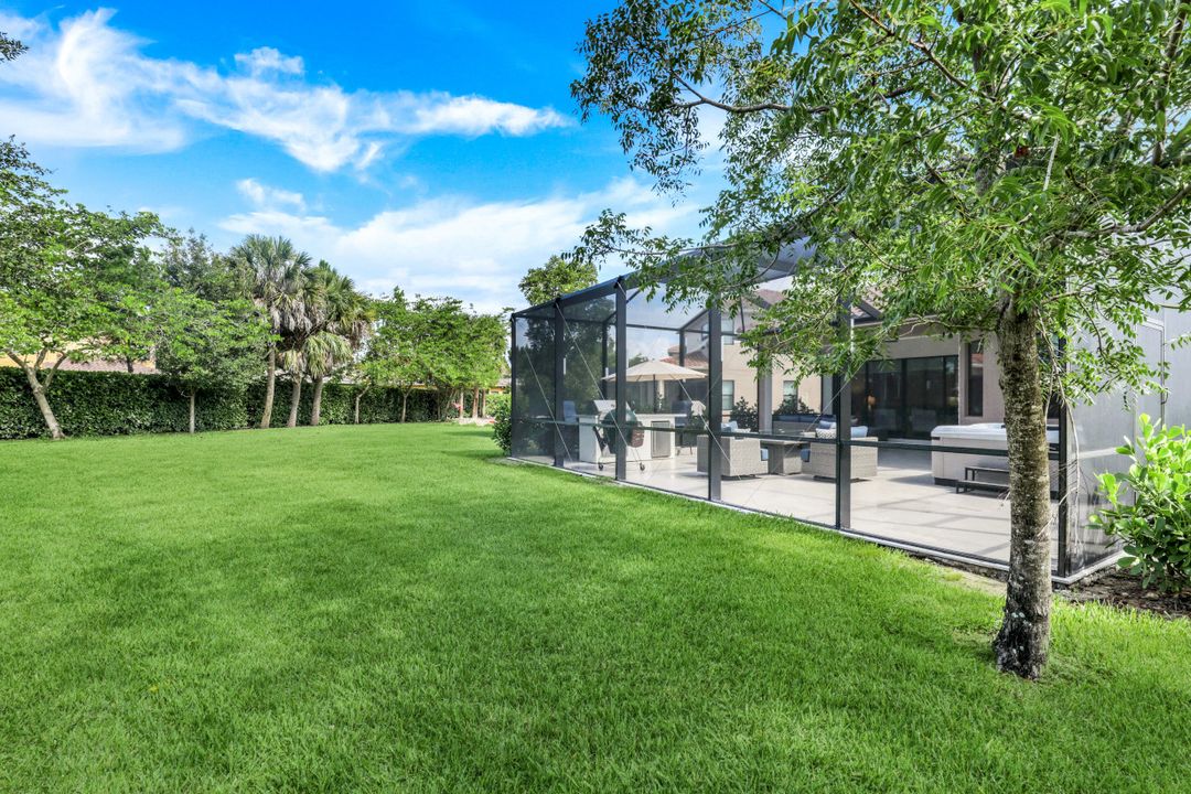 4167 Crescent Ct, Naples, FL 34119