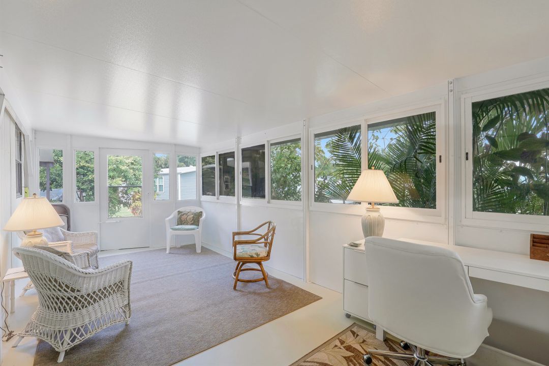 211 Grosbeak Ln, Naples, FL 34114