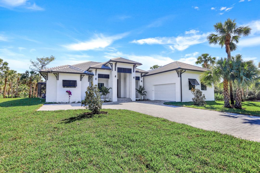 690 17th St NW, Naples, FL 34120