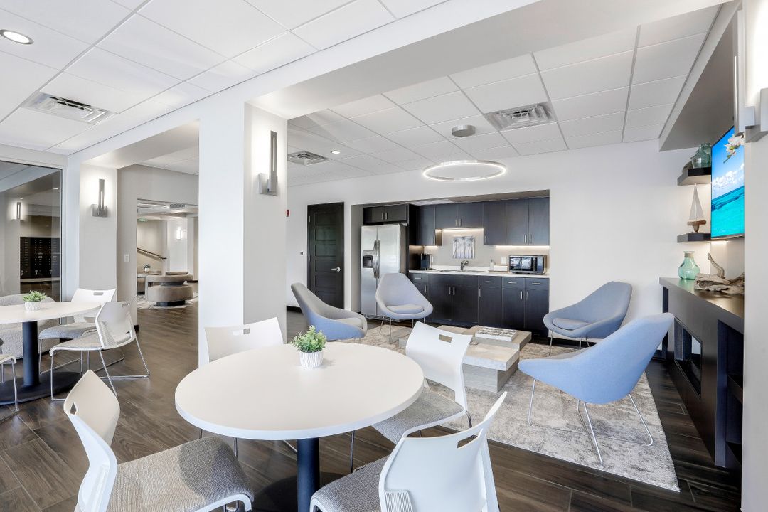 1 Bluebill Ave #306, Naples, FL 34108