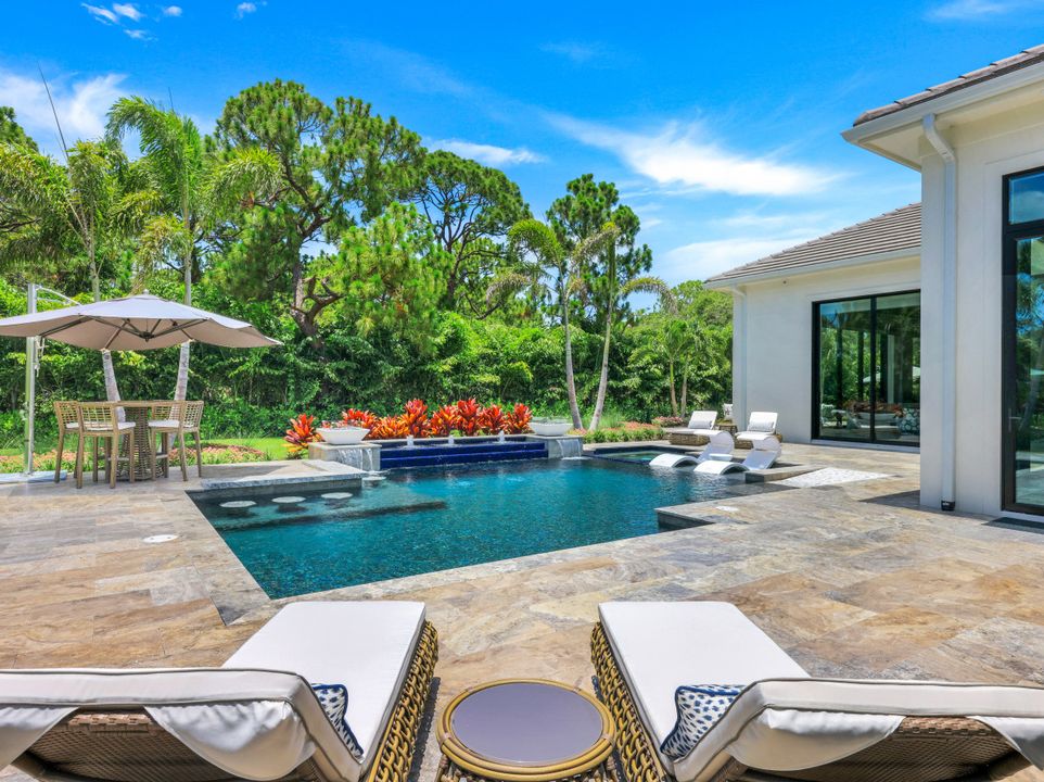 359 Warwick Way, Naples, FL 34110