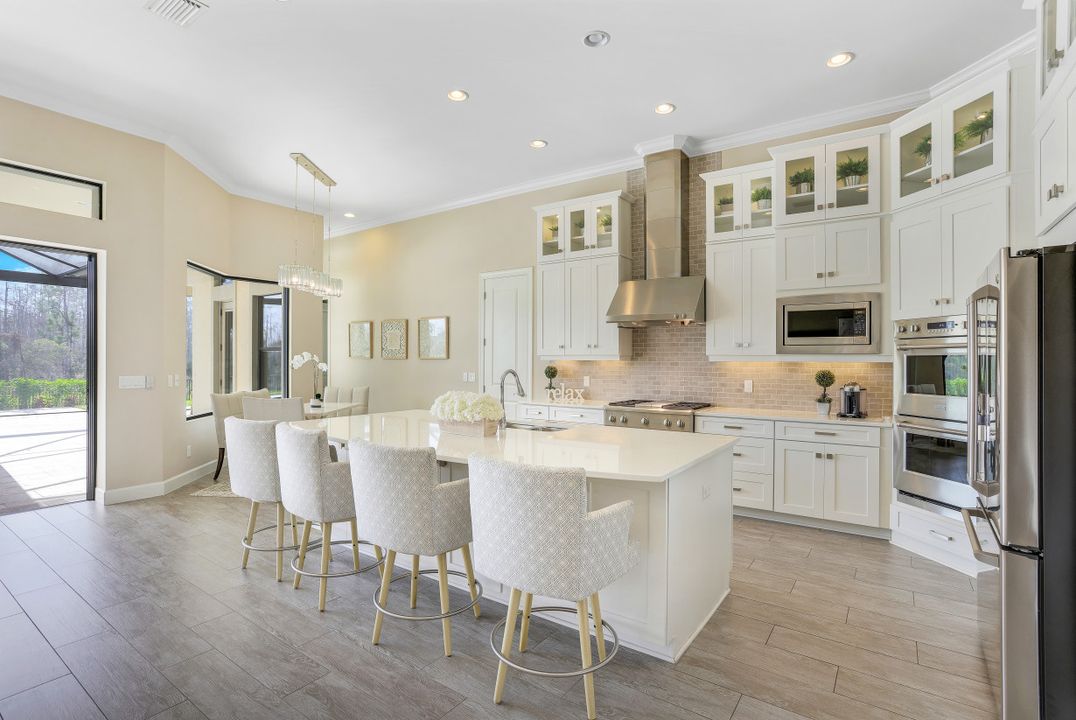 9086 Sorreno Ct, Naples, FL 34119