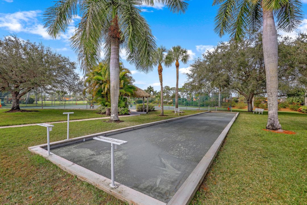 158 St James Way, Naples, FL 34104