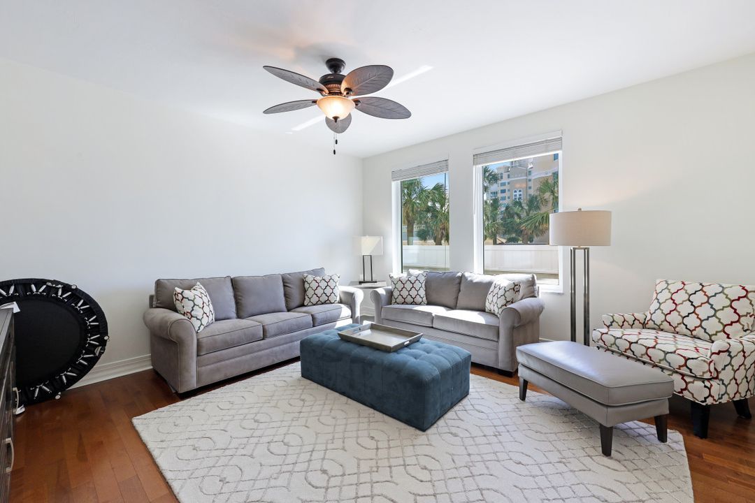 445 Dockside Dr ##201, Naples, FL 34110