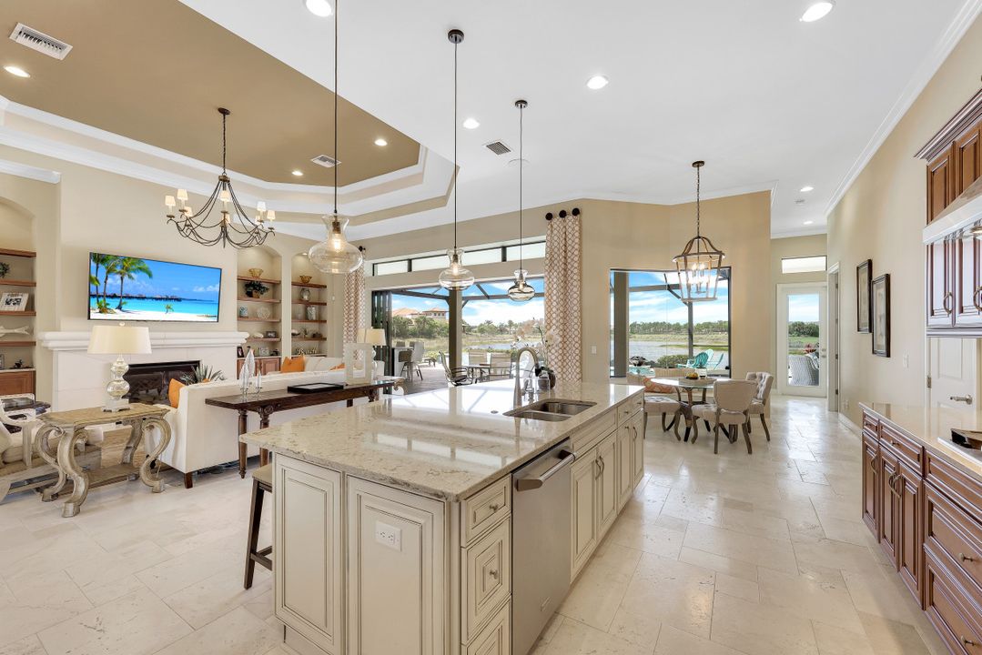 9004 Sorreno Ct, Naples, FL 34119