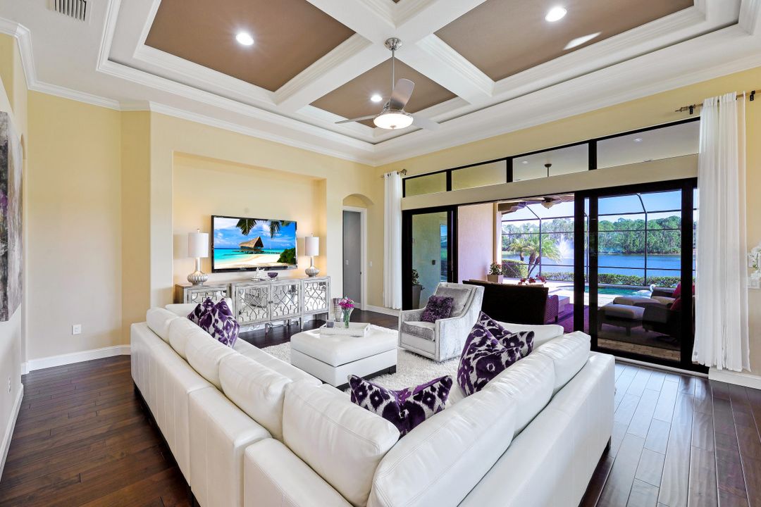 6344 Serano Way, Naples, FL 34113