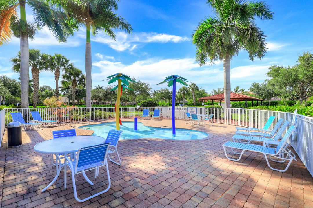 14528 Grapevine Dr, Naples, FL 34114