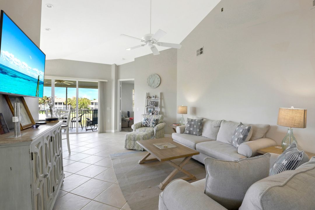 3062 Driftwood Way #4302, Naples, FL 34109