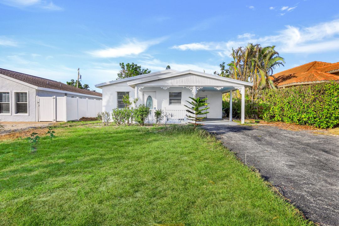 513 104th Ave N, Naples, FL 34108