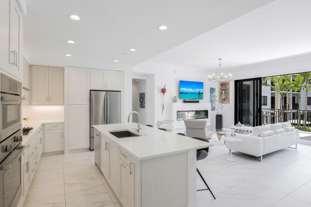 1135 3rd Ave S #Unit 308, Naples, FL 34102