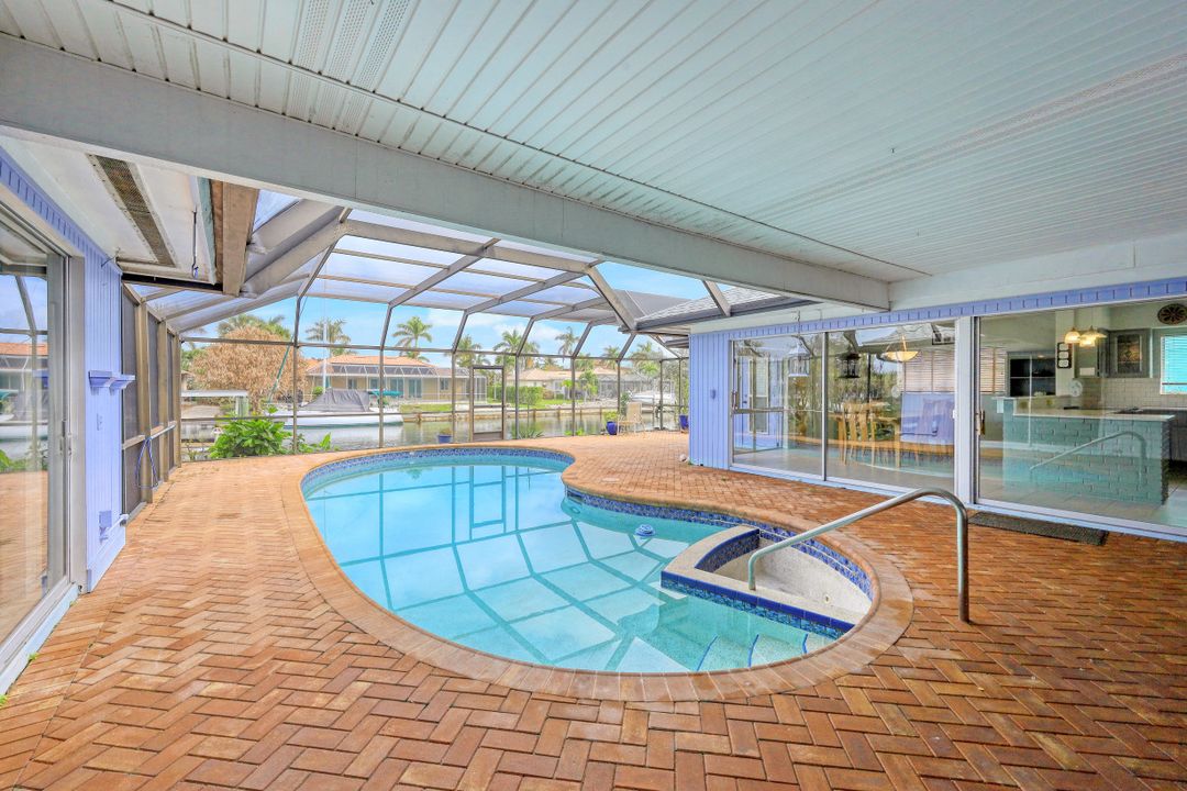 827 Chestnut Ct, Marco Island, FL 34145